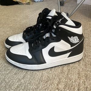 Nike Air Jordan 1 Mid Women’s 8 “Panda”